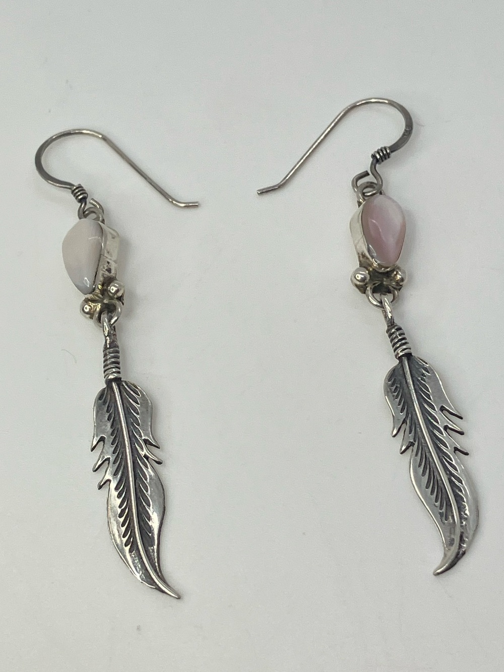 Vtg Navajo 925 Sterling Silver Pink MOP Feather Dangle Southwestern Earrings
